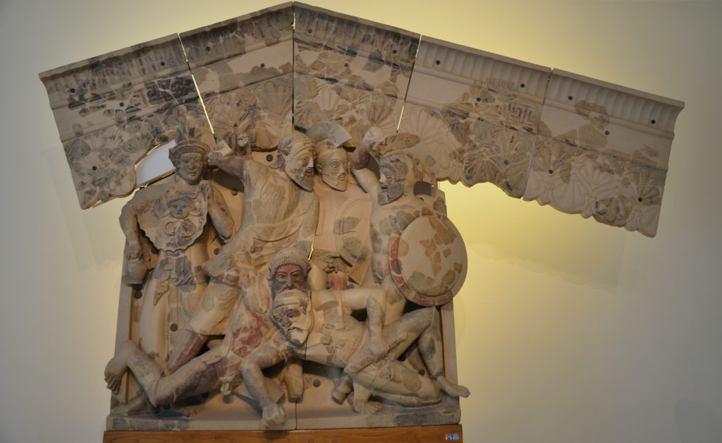 Rilievo etrusco in terracotta raffigurante scene del mito dei Sette contro Tebe