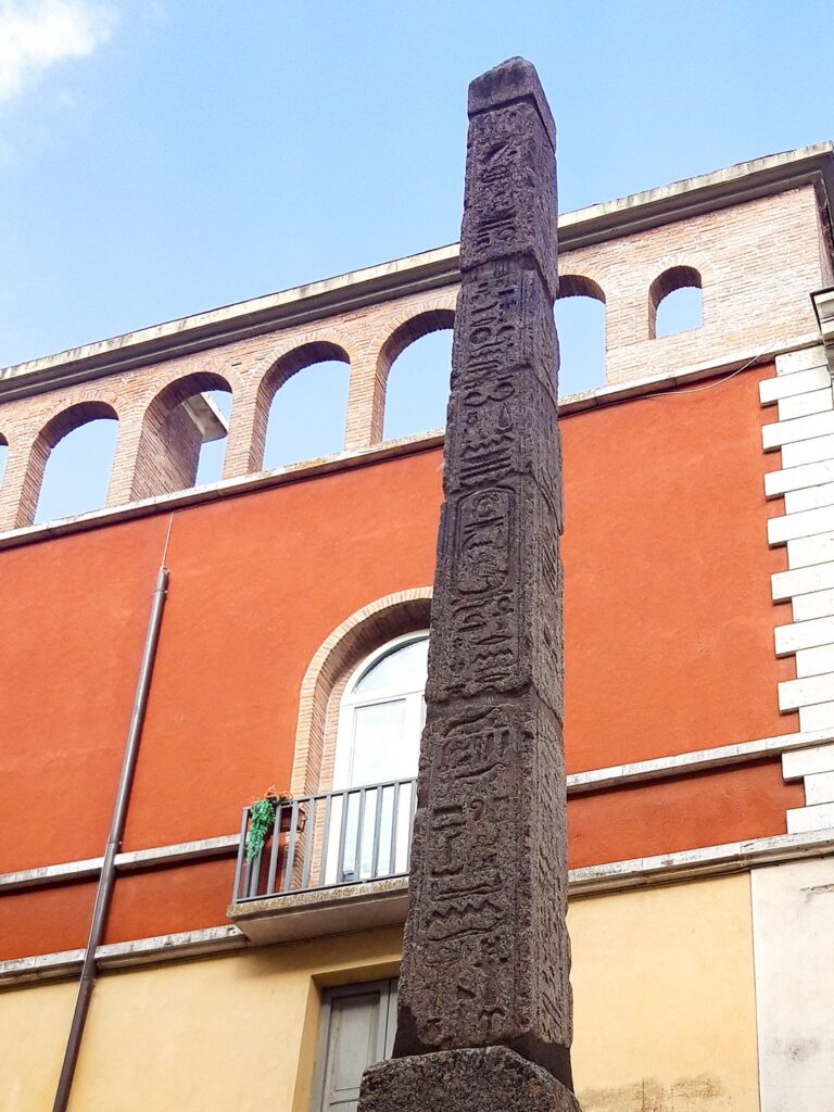 Tour Iside Obelisco