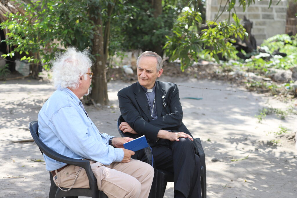 Patrizio e Monsignor Zuppi in Mozambico con il CEFA