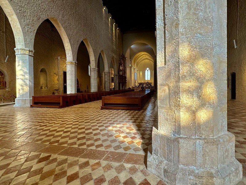 L'interno dellabasilica di Collemaggio