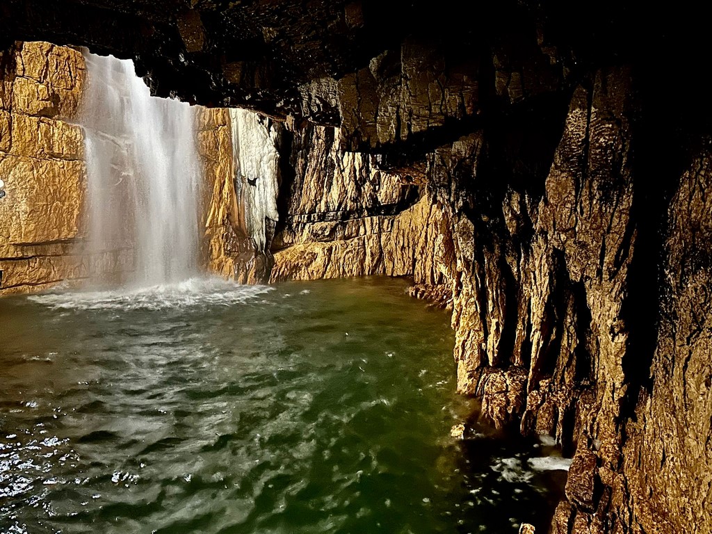 L'interno delle Grotte Stiffe