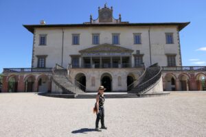 Syusy Blady alla villa di Poggio a Caiano